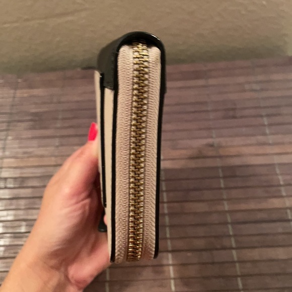 Kate Spade EUC Black & Tan Zip Around Wallet ♠️ - Picture 11 of 13